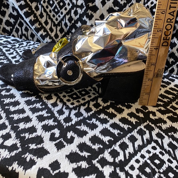 Anne Klein Black Sandal with Side Buckle and iflex sole.- Size 8M. 2.5 inch heel - Picture 5 of 7